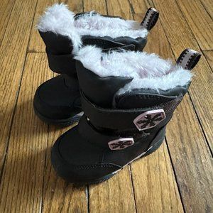 Like NEW Bass Toddler Girls Black Winter Snow Boots with Light Pink Accents Sz 6